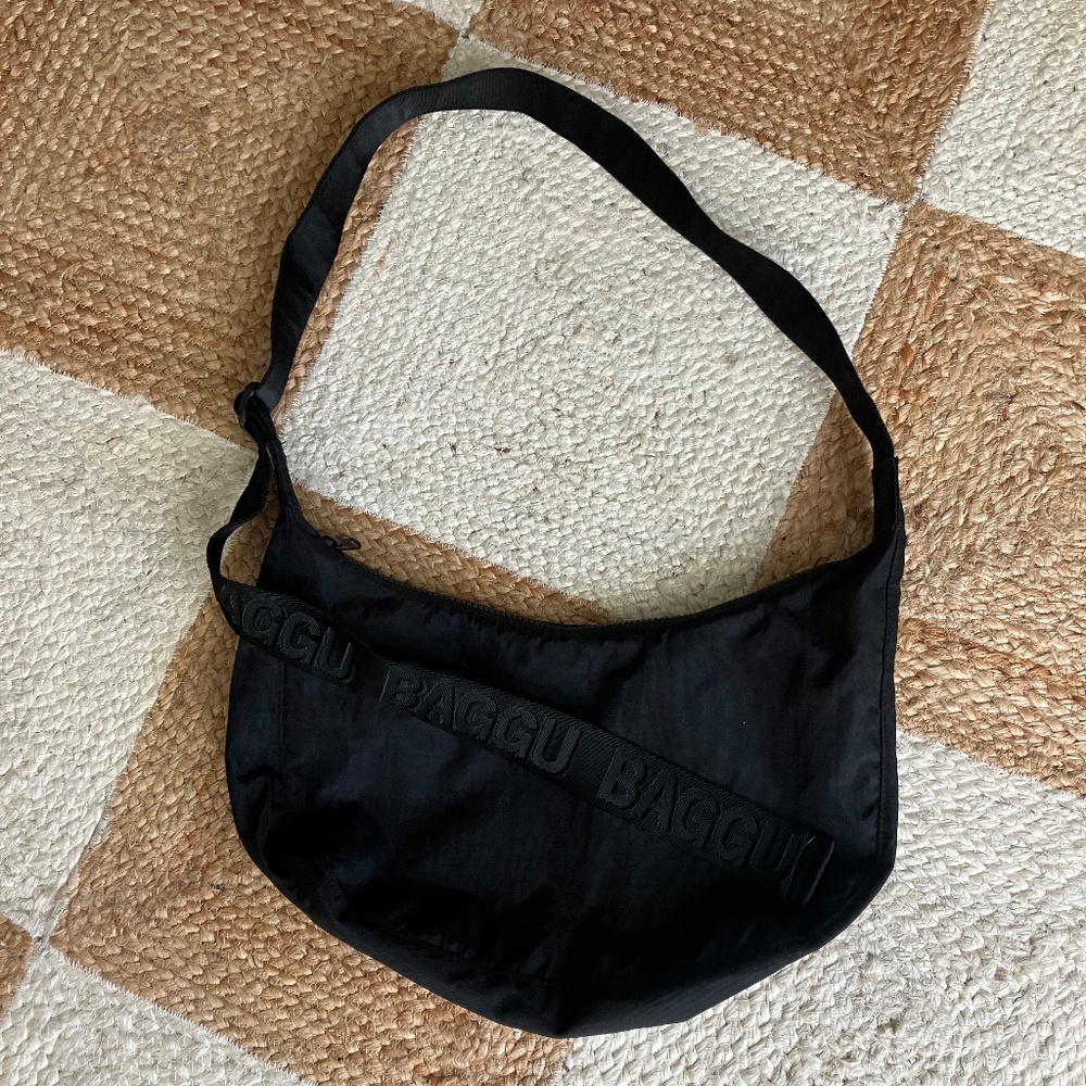 Medium Nylon Crescent BAGGU bag